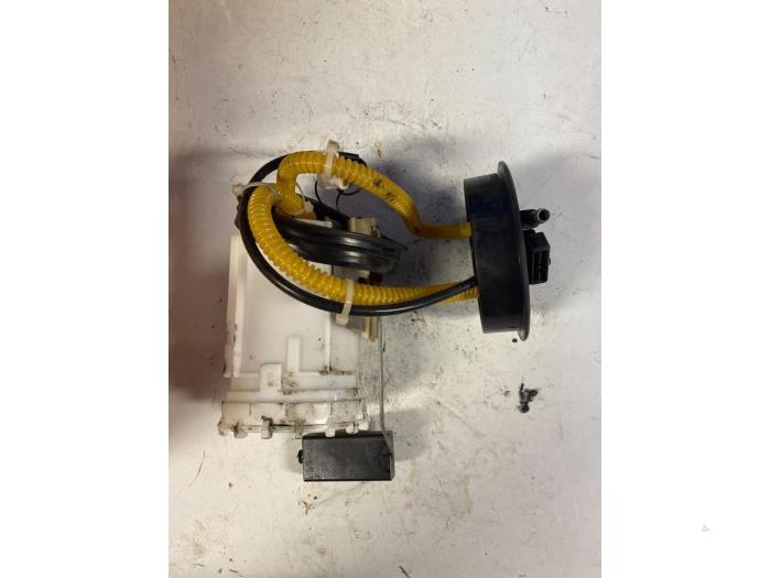 Gebruikte Benzinepomp Volkswagen Polo III (6N1) 1.3i 55 Prijs € 35,00 Margeregeling aangeboden door Autodemontage van de Laar
