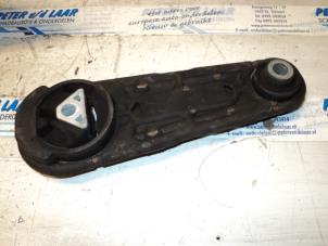 Gebruikte Motorsteun Renault Clio III (BR/CR) 1.5 dCi 85 Prijs € 25,00 Margeregeling aangeboden door Autodemontage van de Laar