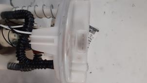 Gebruikte Benzinepomp Renault Twingo II (CN) 1.2 16V Prijs € 90,75 Inclusief btw aangeboden door Autodemontage van de Laar