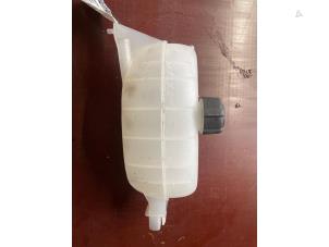 Gebruikte Expansievat Renault Trafic New (JL) 2.0 dCi 16V 90 Prijs € 30,00 Margeregeling aangeboden door Autodemontage van de Laar