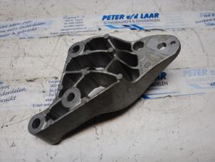 Gebruikte Motorrubber Renault Trafic New (JL) 2.0 dCi 16V 90 Prijs € 25,00 Margeregeling aangeboden door Autodemontage van de Laar