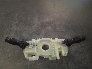 Gebruikte Schakelaar Stuurkolom (licht) Renault Master III (JV) 2.3 dCi 16V 150 Prijs € 121,00 Inclusief btw aangeboden door Autodemontage van de Laar