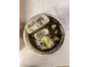 Gebruikte Benzinepomp Volkswagen Lupo (6X1) 1.0 MPi 50 Prijs € 50,00 Margeregeling aangeboden door Autodemontage van de Laar