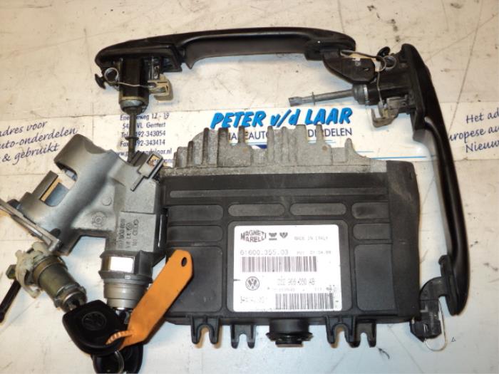 Gebruikte Computer Motormanagement Volkswagen Polo III (6N1) 1.6i 75 Prijs € 120,00 Margeregeling aangeboden door Autodemontage van de Laar