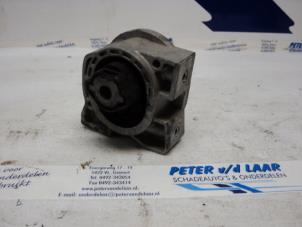 Gebruikte Motorsteun Mercedes A (W169) 2.0 A-180 CDI 16V Prijs € 30,00 Margeregeling aangeboden door Autodemontage van de Laar