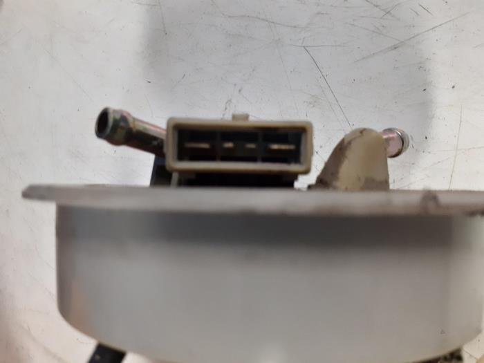 Gebruikte Benzinepomp Volkswagen Polo III Classic (6KV2) 1.4i 60 Prijs € 35,00 Margeregeling aangeboden door Autodemontage van de Laar
