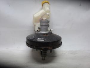 Gebruikte Rembekrachtiger Ford Fiesta 5 (JD/JH) 1.6 16V Prijs € 50,00 Margeregeling aangeboden door Autodemontage van de Laar