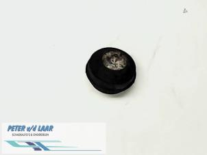 Gebruikte Motorsteun Opel Omega B Caravan (21/22/23) 2.2 16V Prijs € 20,00 Margeregeling aangeboden door Autodemontage van de Laar