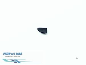 Gebruikte Gevarenlicht Schakelaar Renault Captur (2R) 1.5 Energy dCi 90 FAP Prijs € 12,50 Margeregeling aangeboden door Autodemontage van de Laar