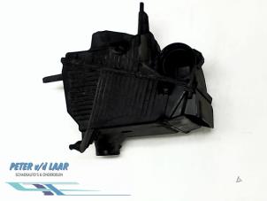 Gebruikte Luchtfilterhuis Renault Kangoo/Grand Kangoo (KW) 1.5 dCi 105 Prijs € 50,00 Margeregeling aangeboden door Autodemontage van de Laar