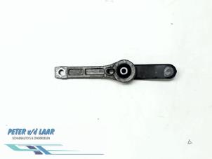 Gebruikte Motorsteun Volkswagen Golf V (1K1) 1.6 FSI 16V Prijs € 25,00 Margeregeling aangeboden door Autodemontage van de Laar