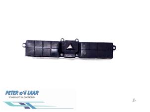 Gebruikte Alarmlicht Schakelaar Mercedes C-Klasse Prijs € 50,00 Margeregeling aangeboden door Autodemontage van de Laar