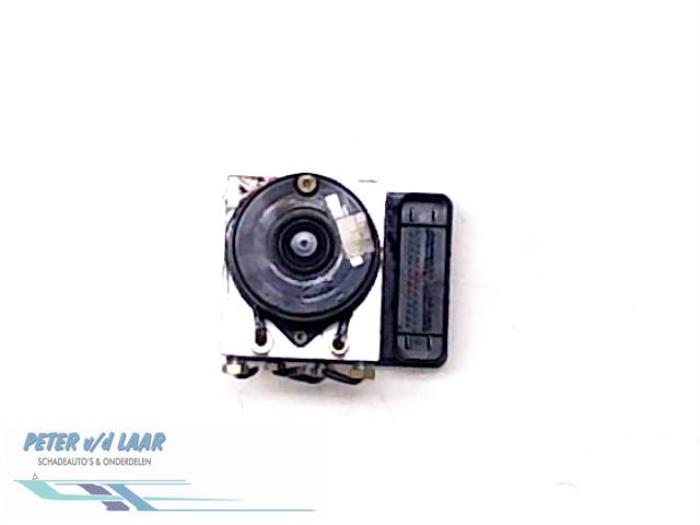 Gebruikte ABS Pomp Ford Fiesta 5 (JD/JH) 1.4 16V Prijs € 80,00 Margeregeling aangeboden door Autodemontage van de Laar