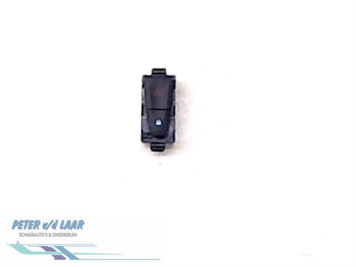Schakelaar Paniekverlichting van een Dacia Sandero II 0.9 TCE 12V 2013
