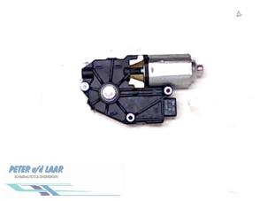 Gebruikte Schuifdak Motor Peugeot 307 Break (3E) 1.6 HDiF 110 16V Prijs € 50,00 Margeregeling aangeboden door Autodemontage van de Laar