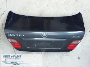 Gebruikte Kofferdeksel Mercedes CLK (W208) 3.2 320 V6 18V Prijs € 140,00 Margeregeling aangeboden door Autodemontage van de Laar