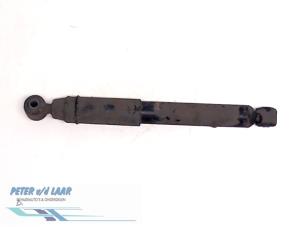 Gebruikte Schokbreker links-achter Renault Kangoo Express (FC) 1.9 D 65 Prijs € 15,00 Margeregeling aangeboden door Autodemontage van de Laar