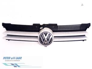 Gebruikte Grille Volkswagen Golf IV (1J1) 1.9 SDI Prijs € 30,00 Margeregeling aangeboden door Autodemontage van de Laar