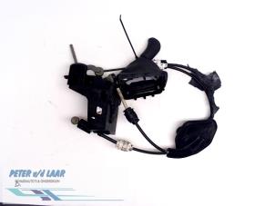 Gebruikte Versnellingspook Renault Kangoo Express (FW) 1.5 dCi 85 Prijs € 100,00 Margeregeling aangeboden door Autodemontage van de Laar