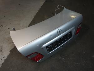 Gebruikte Kofferdeksel Mercedes CLK (W208) 2.0 200 16V Prijs € 180,00 Margeregeling aangeboden door Autodemontage van de Laar