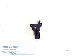 Gebruikte Combischakelaar Stuurkolom BMW 5 serie (E60) 535d 24V Prijs € 20,00 Margeregeling aangeboden door Autodemontage van de Laar