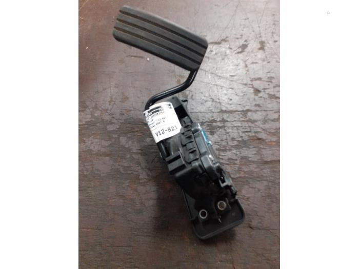 Gebruikte Sensor Gaspedaalpositie Renault Espace (JK) 2.0 dCi 16V 175 FAP Prijs € 70,00 Margeregeling aangeboden door Autodemontage van de Laar