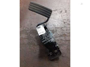 Gebruikte Sensor Gaspedaalpositie Renault Espace (JK) 2.0 dCi 16V 175 FAP Prijs € 70,00 Margeregeling aangeboden door Autodemontage van de Laar