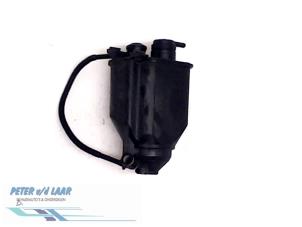 Gebruikte Koolstoffilter Volkswagen Golf IV (1J1) 2.3 V5 GTI Prijs € 35,00 Margeregeling aangeboden door Autodemontage van de Laar