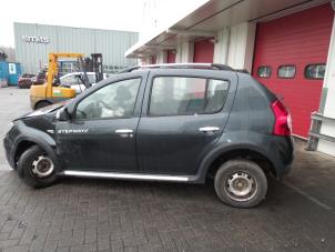 Gebruikte Buitenspiegel links Dacia Sandero I (BS) 1.6 Prijs € 40,00 Margeregeling aangeboden door Autodemontage van de Laar