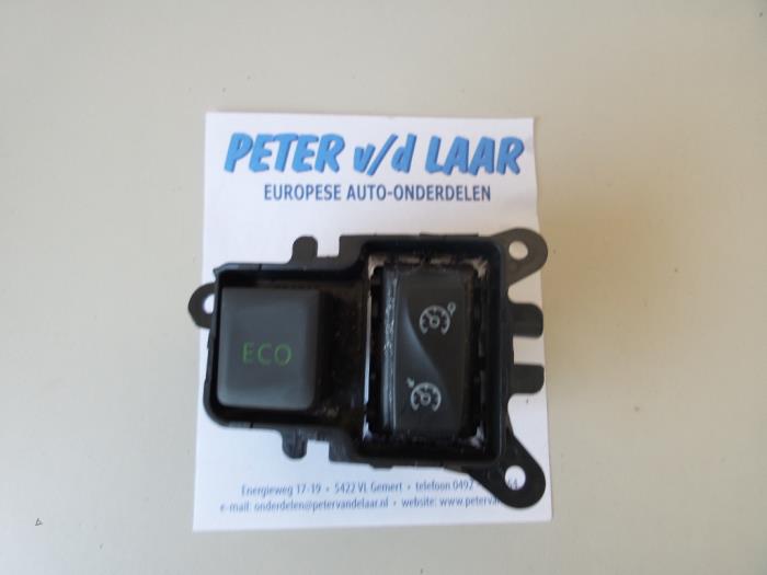 Gebruikte Sensor cruise control Renault Captur I (2R) 1.5 Energy dCi 90 FAP Prijs € 30,00 Margeregeling aangeboden door Autodemontage van de Laar