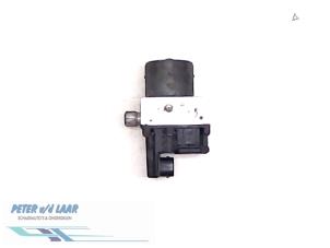 Gebruikte ABS Pomp Ford Mondeo III Wagon 1.8 16V Prijs € 120,00 Margeregeling aangeboden door Autodemontage van de Laar