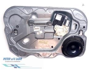 Gebruikte Ruitmechaniek 4Deurs links-voor Ford Focus 2 1.6 TDCi 16V 110 Prijs € 35,00 Margeregeling aangeboden door Autodemontage van de Laar