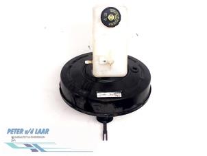 Gebruikte Rembekrachtiger Renault Trafic New (JL) 2.0 dCi 16V 115 Prijs € 140,00 Margeregeling aangeboden door Autodemontage van de Laar