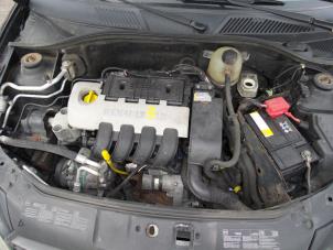 Gebruikte Versnellingsbak Renault Clio II (BB/CB) 1.2 16V Prijs € 200,00 Margeregeling aangeboden door Autodemontage van de Laar