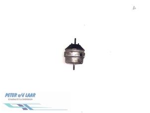 Gebruikte Motorrubber Volkswagen Passat Variant (3B6) 1.9 TDI 130 Prijs € 25,00 Margeregeling aangeboden door Autodemontage van de Laar