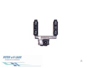 Gebruikte Elektrisch Raam Schakelaar Mercedes E Combi (S210) 3.2 E-320 CDI 24V Prijs € 70,00 Margeregeling aangeboden door Autodemontage van de Laar