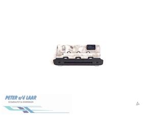 Gebruikte Display Interieur Peugeot 206 SW (2E/K) 1.4 HDi Prijs € 40,00 Margeregeling aangeboden door Autodemontage van de Laar