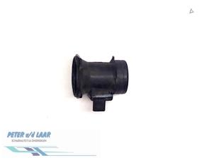 Gebruikte Luchtmassameter Volkswagen Bora (1J2) 1.6 Prijs € 70,00 Margeregeling aangeboden door Autodemontage van de Laar