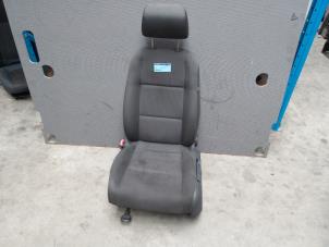 Gebruikte Voorstoel links Volkswagen Touran (1T1/T2) 1.9 TDI 105 Euro 3 Prijs € 120,00 Margeregeling aangeboden door Autodemontage van de Laar