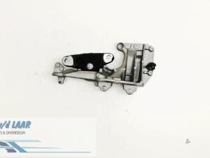 Gebruikte Motorrubber Renault Koleos I 2.0 dCi 16V 4x4 Prijs € 100,00 Margeregeling aangeboden door Autodemontage van de Laar