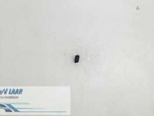 Gebruikte Schakelaar Opel Vivaro Prijs € 10,00 Margeregeling aangeboden door Autodemontage van de Laar