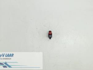 Gebruikte Alarmlicht Schakelaar Mercedes Vaneo (W414) 1.7 CDI 16V Prijs € 20,00 Margeregeling aangeboden door Autodemontage van de Laar