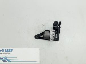 Gebruikte ABS Pomp Renault Scénic II (JM) 2.0 16V Prijs € 160,00 Margeregeling aangeboden door Autodemontage van de Laar