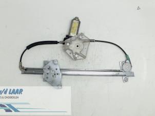 Gebruikte Ruitmechaniek 2Deurs rechts-voor Alfa Romeo 147 (937) 1.9 JTD 115 Prijs € 40,00 Margeregeling aangeboden door Autodemontage van de Laar