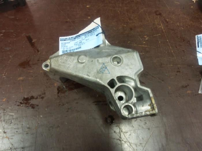 Gebruikte Motorrubber Skoda Octavia Combi (1U5) 1.6 Prijs € 40,00 Margeregeling aangeboden door Autodemontage van de Laar