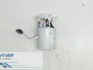 Gebruikte Benzinepomp Renault Twingo III (AH) 1.0 SCe 70 12V Prijs € 100,00 Margeregeling aangeboden door Autodemontage van de Laar