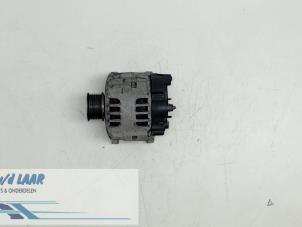 Gebruikte Dynamo Renault Clio III (BR/CR) 1.2 16V 75 Prijs € 100,00 Margeregeling aangeboden door Autodemontage van de Laar