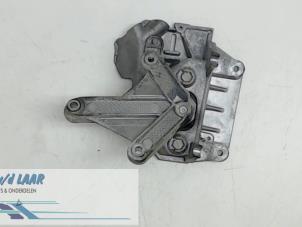 Gebruikte Motorrubber Renault Clio III (BR/CR) 1.2 16V 75 Prijs € 50,00 Margeregeling aangeboden door Autodemontage van de Laar