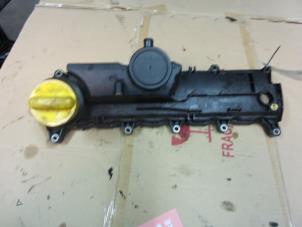 Gebruikte Kleppendeksel Renault Clio III (BR/CR) 1.5 dCi 105 Prijs € 60,00 Margeregeling aangeboden door Autodemontage van de Laar