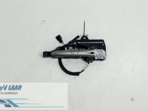 Gebruikte Deurgreep 4Deurs rechts-voor Renault Captur (2R) 0.9 Energy TCE 12V Prijs € 50,00 Margeregeling aangeboden door Autodemontage van de Laar